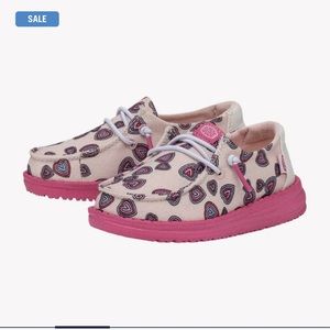 Toddler size 8 Hey Dudes